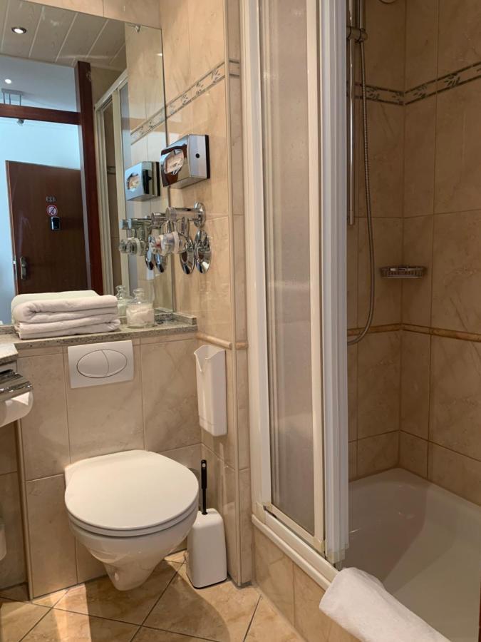 Private Suite Im Gebaeude Des Graf Eberhard Hotels Bad Urach Extérieur photo